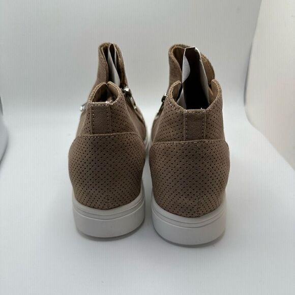 CUSHIONAIRE Women's Hart Hidden Wedge Sneaker 6 TAN - Picture 4 of 7